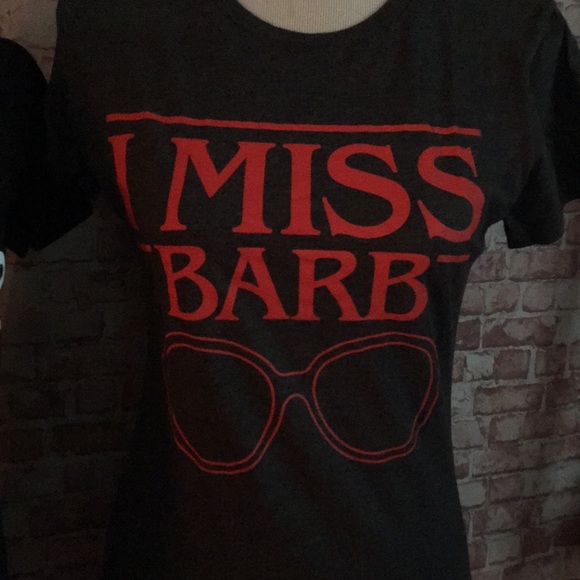 LOT OF 2 Stranger Things Tees - Picture 2 of 4